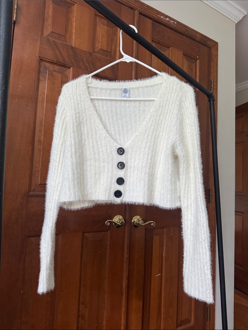 Urban Outfitters Cream Cropped V‑Neck Button Cardigan